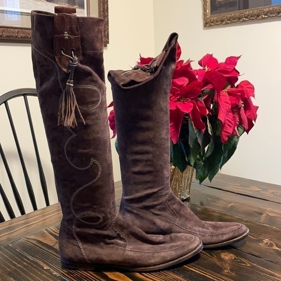 Henry Beguelin Tall Suede Boots w Curved Stitching Up Tassel Sides Flattering - Picture 1 of 10
